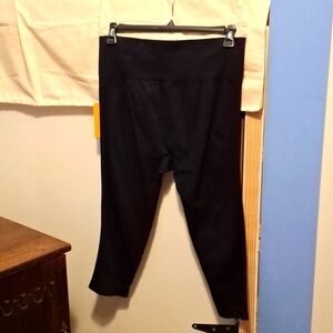 NWT MTA Sport 2X Capris Activewear Leggings